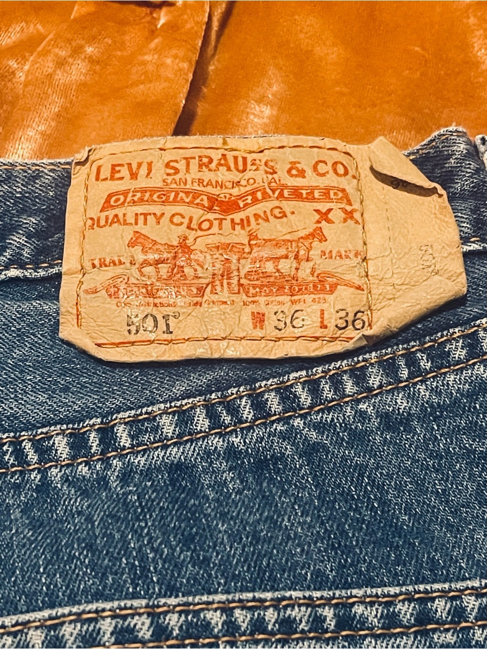 Vintage 90’s Levi's 501 Medium Blue Straight-Leg Denim Button Fly Jeans 36x3 - Picture 7 of 16